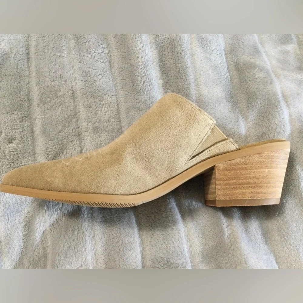 Lisa-Vivcky Women's Tan Suede Pointed Slip-On Mules - Picture 8 of 9